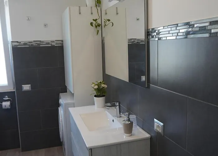 Casa Nelida, Centre *